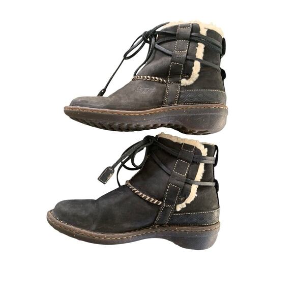 UGG Cove Winter Boots Womens Size 6 Black Leather Shearling Lined Comfort Shoes - Picture 7 of 10